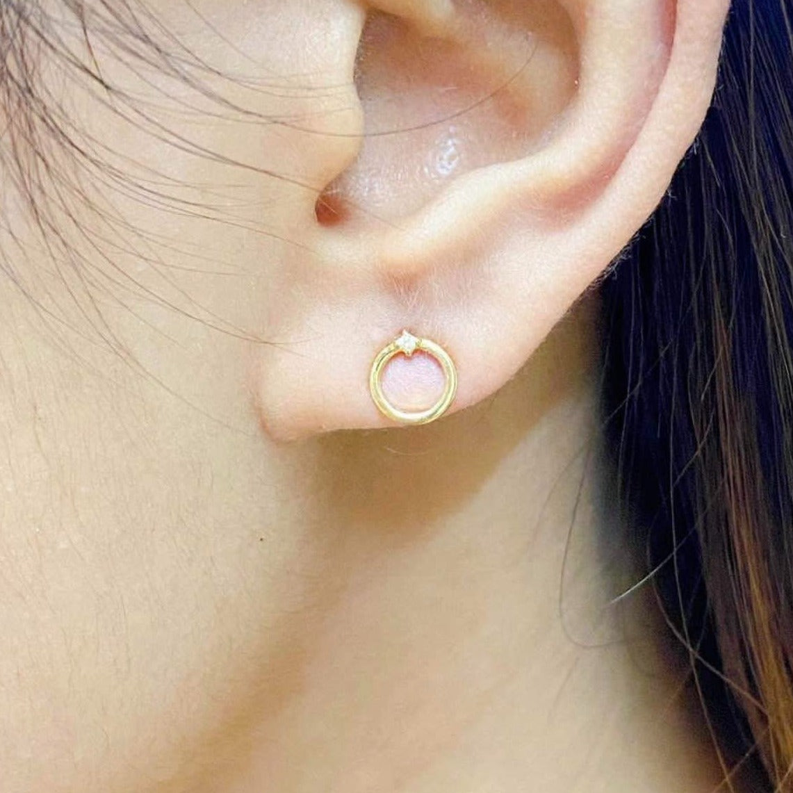 round diamond earrings