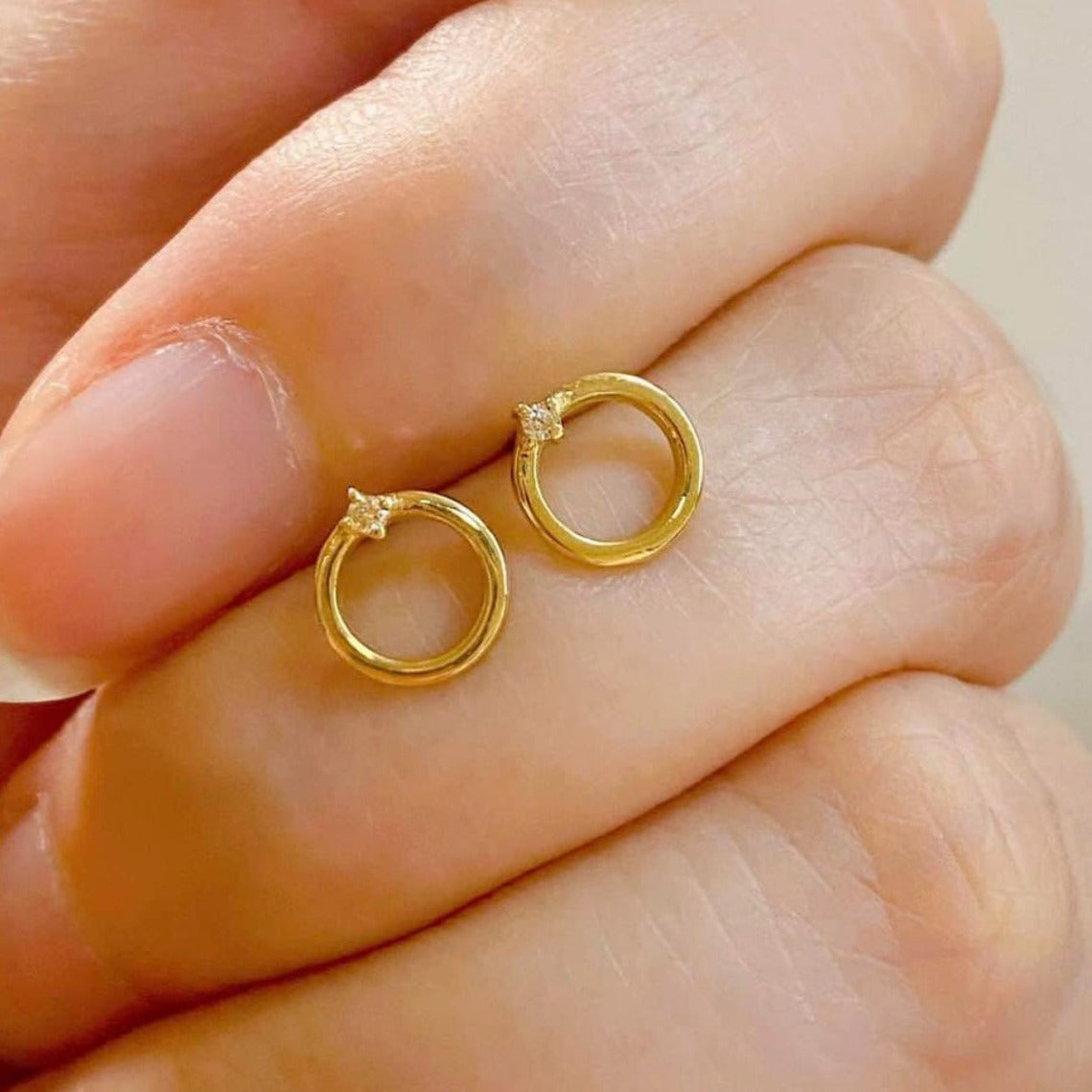 round diamond earrings