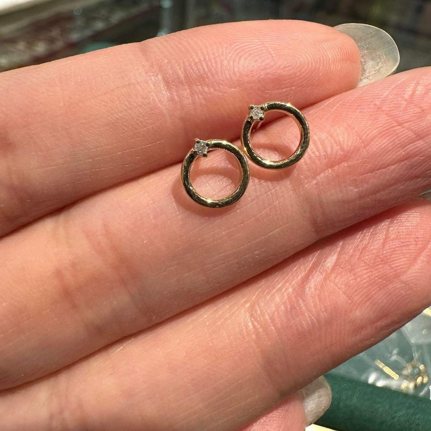 round diamond earrings