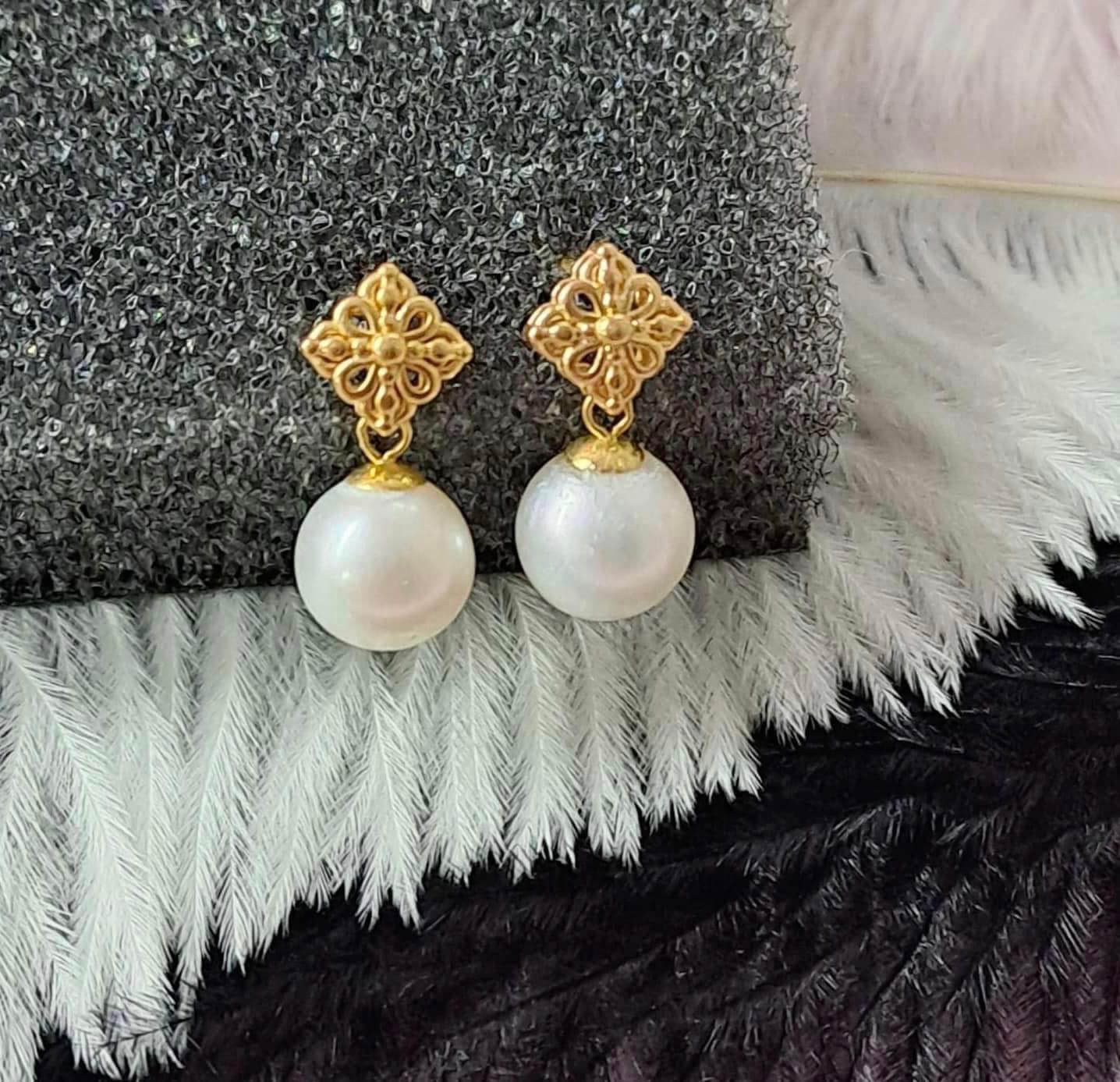 South Sea Pearl Rhombic Dangling Earrings 18K
