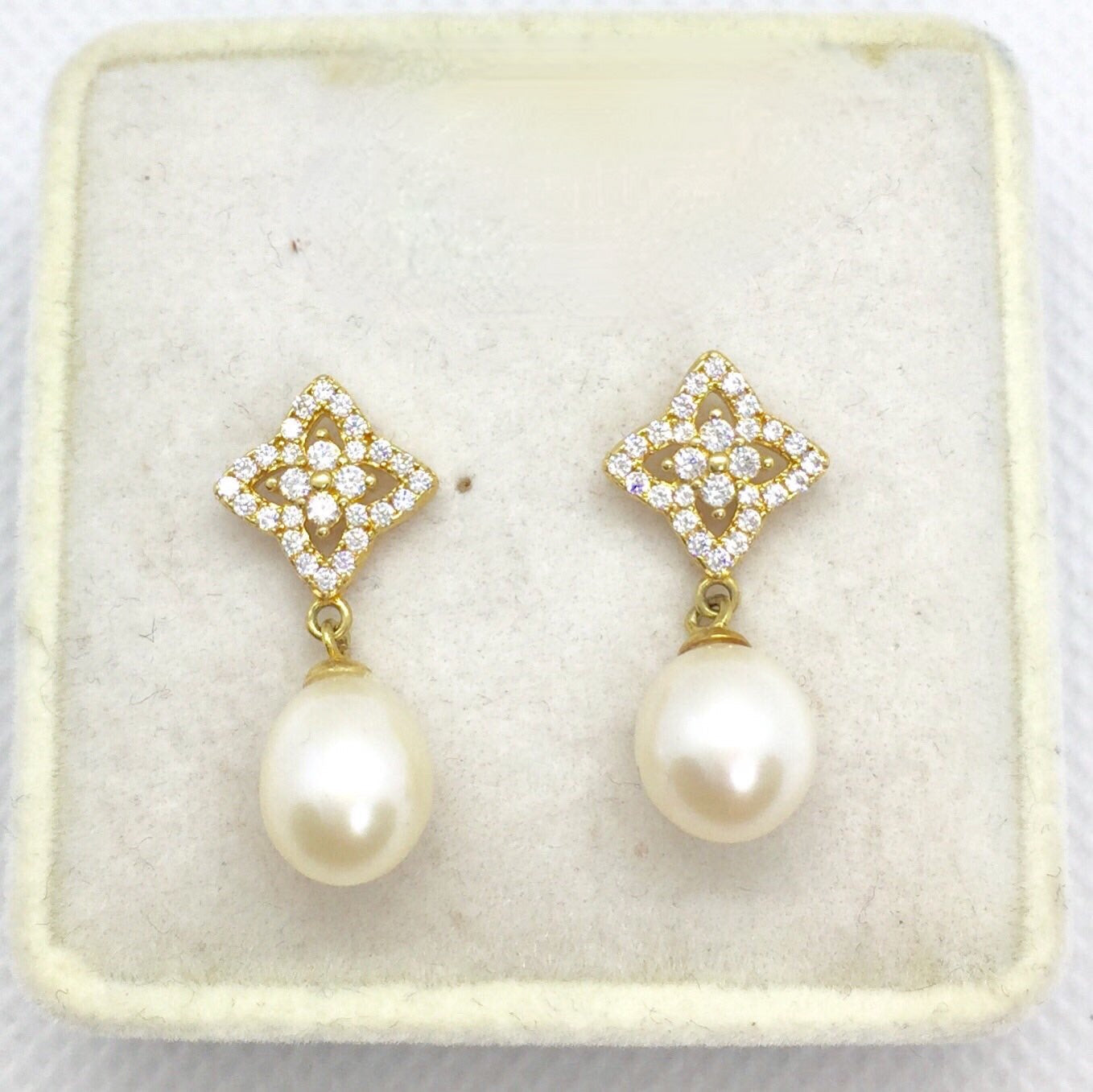 Dangling Pearl Flower Earrings 18K Gold