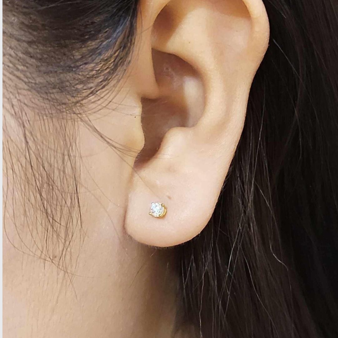 18K Gold Stud Earrings