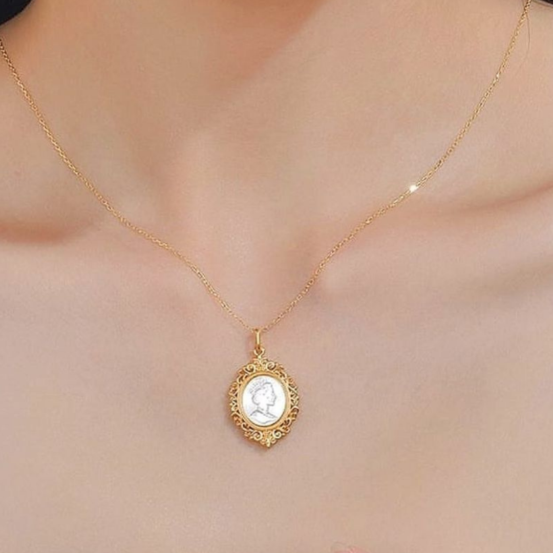 Elizabeth gold necklace discount