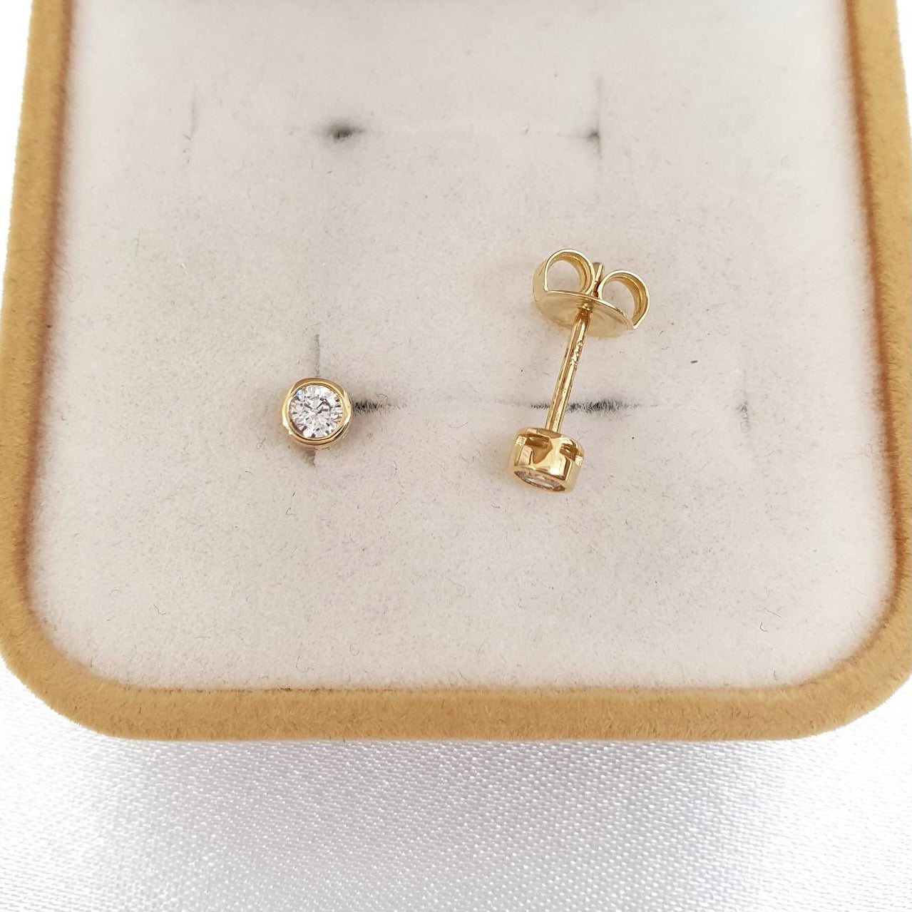 Stud Bezel Earrings 18K Gold