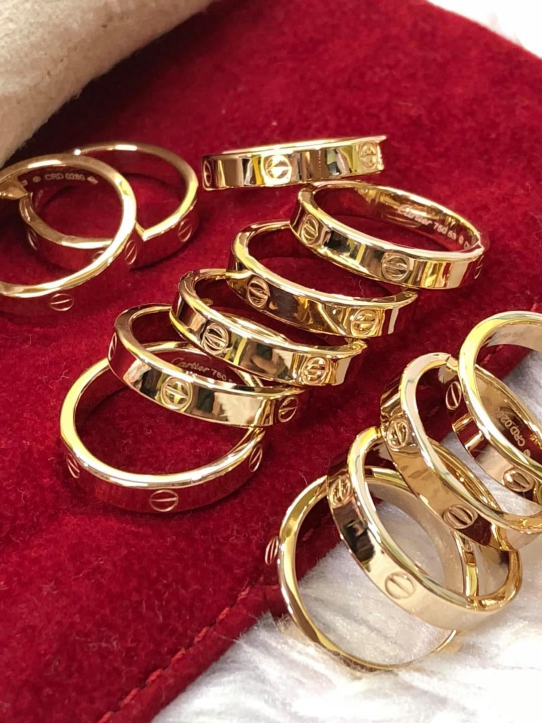 Slim CARTR 18K Gold Wedding Rings