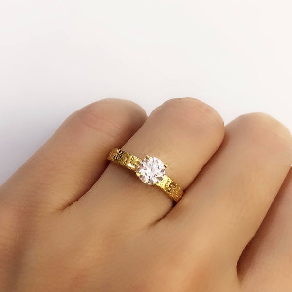 18K gold outlet diamond ring