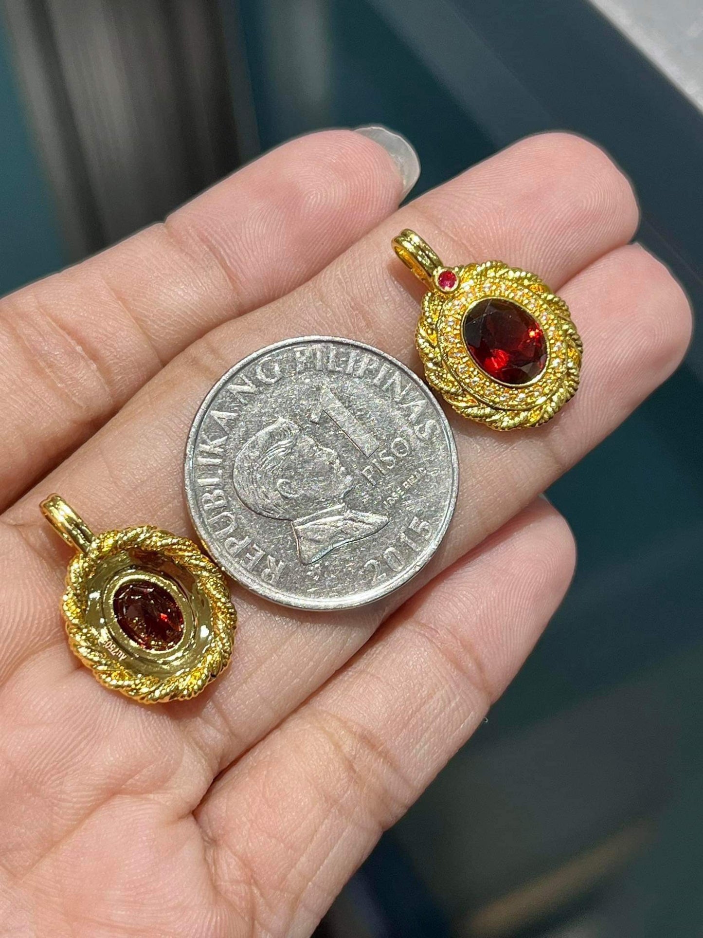 Oval Garnet Women’s Necklace 18K Gold