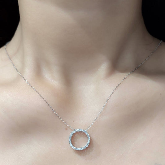 Round Diamond Necklace 18K