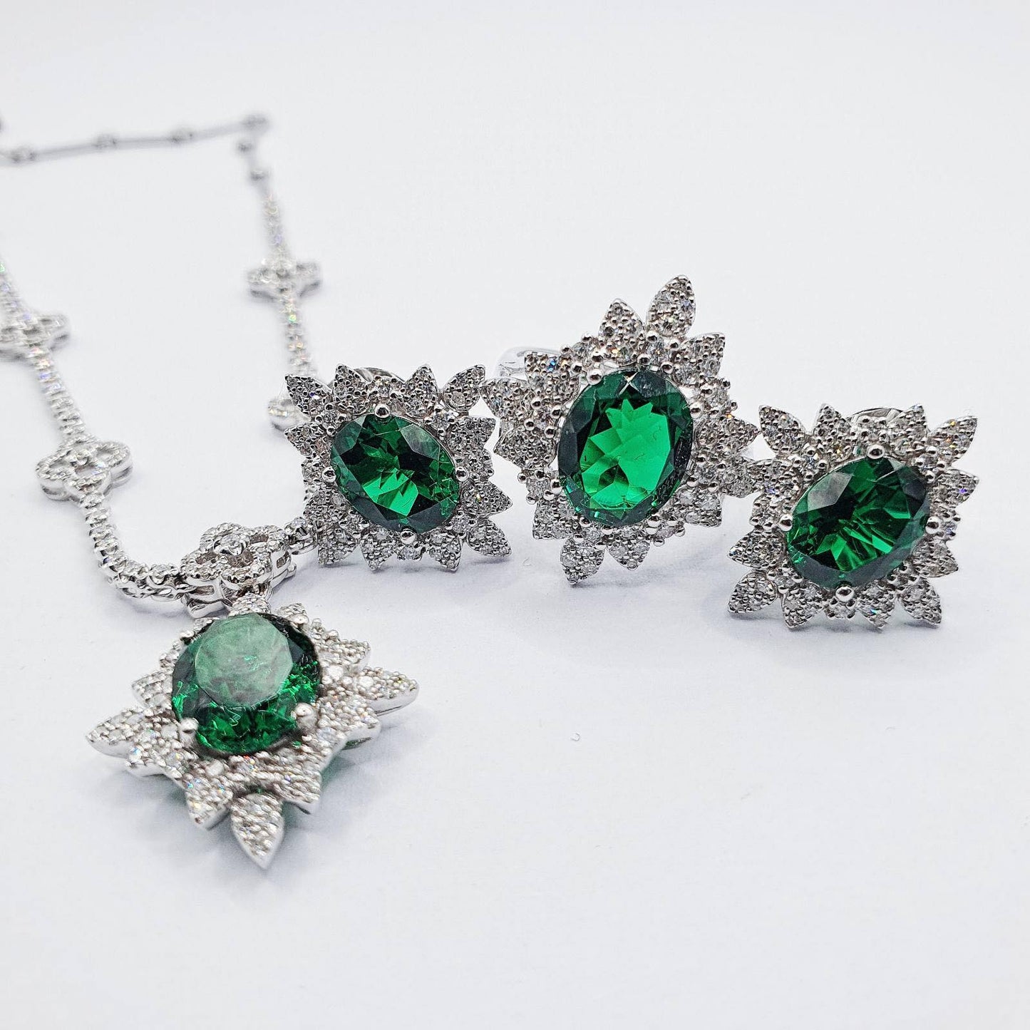 1.9ctw Green Princess Style Diamond Jewelry Set 14K Gold