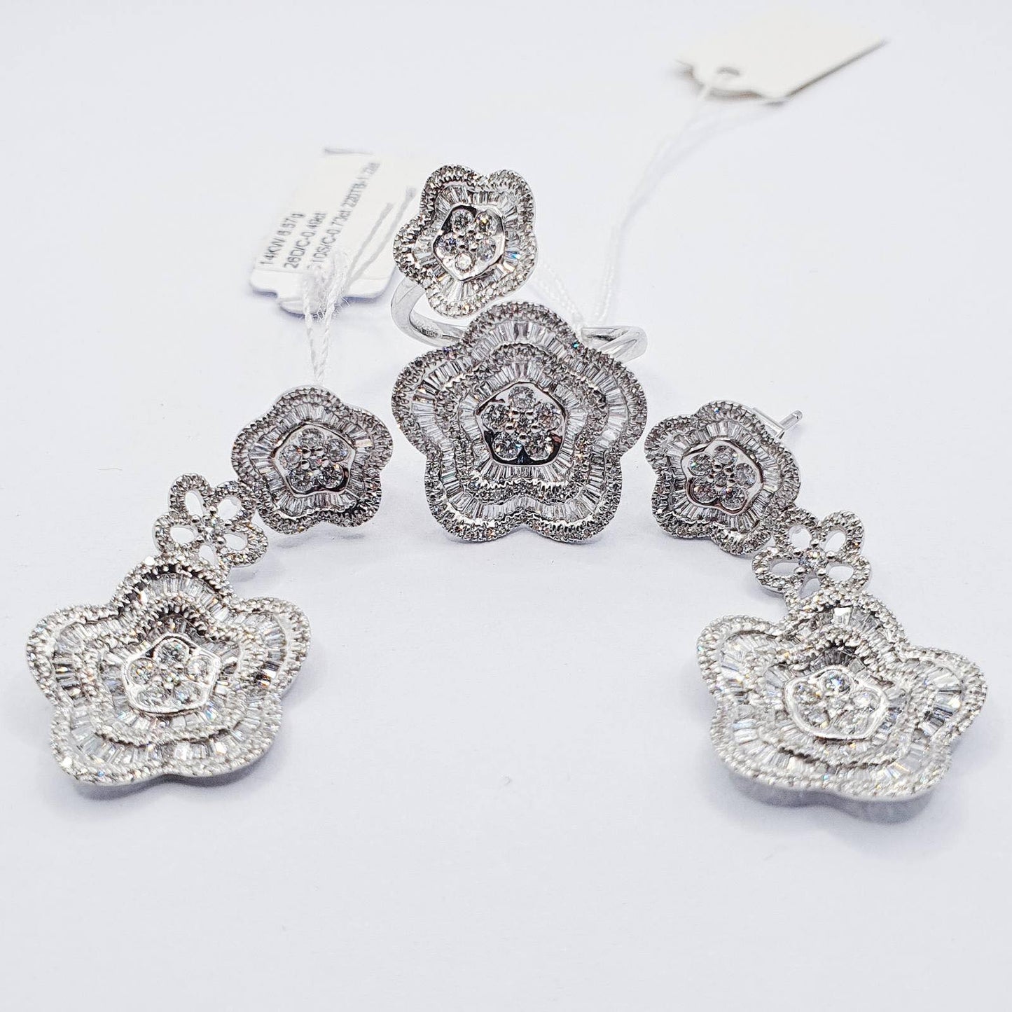 2.6 ctw Dangling Flower Diamond Jewelry Set 14K Gold