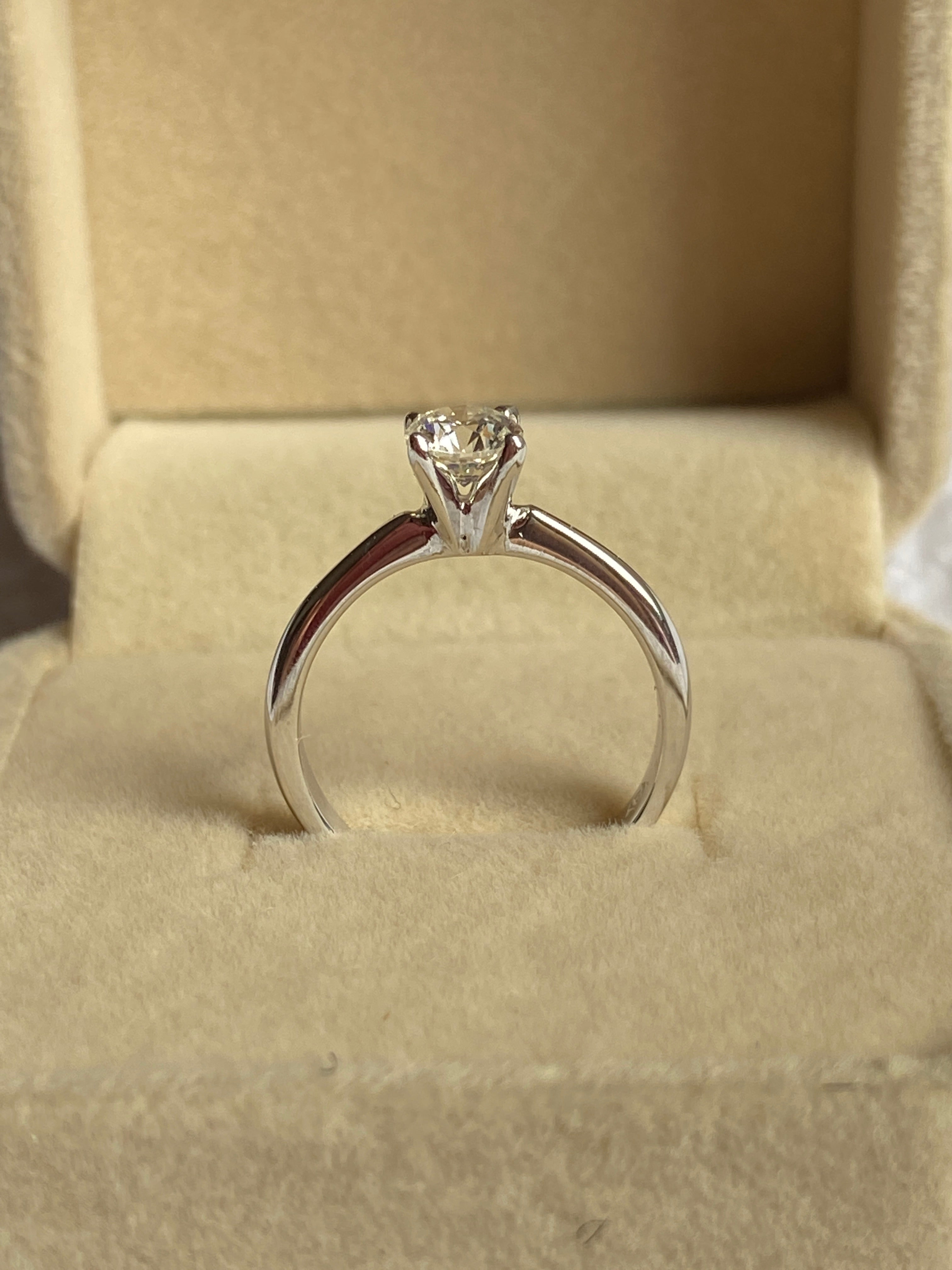 Tiffany 4 prong hot sale solitaire setting