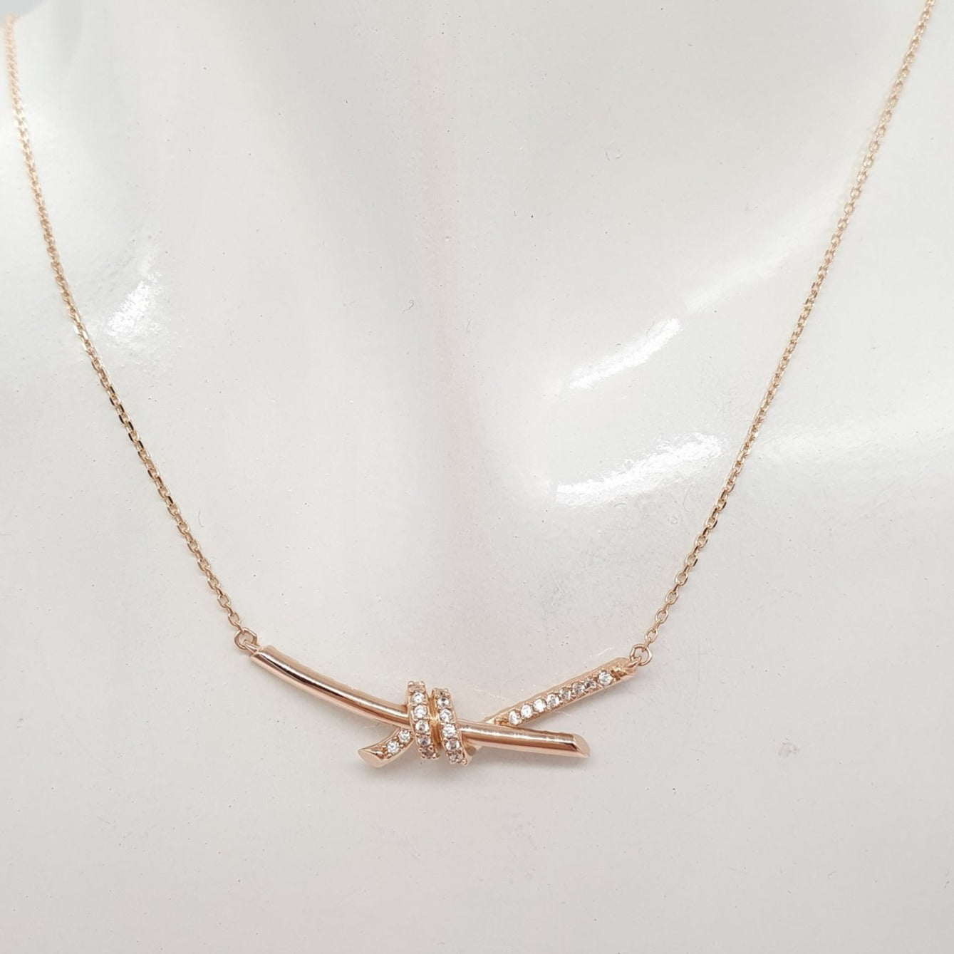 Fashionable Bar Knot Necklace 18K Gold